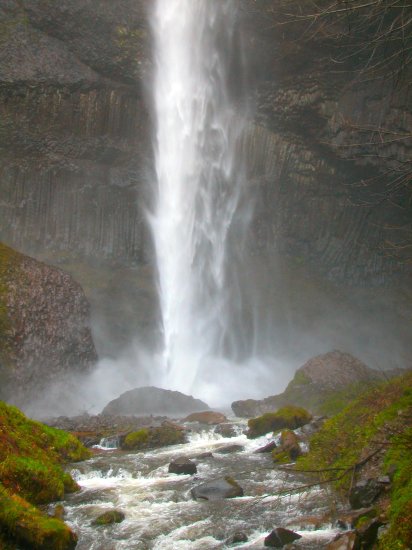 Latourell Falls from the base